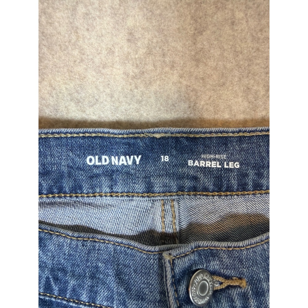 K317. Old Navy High-Rise Barrel Leg Jeans Medium Wash Blue Denim Women 18 - Picture 2 of 3
